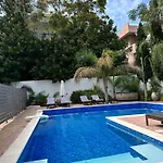 56 Luxury Hotel apartamentowy Rhodes City